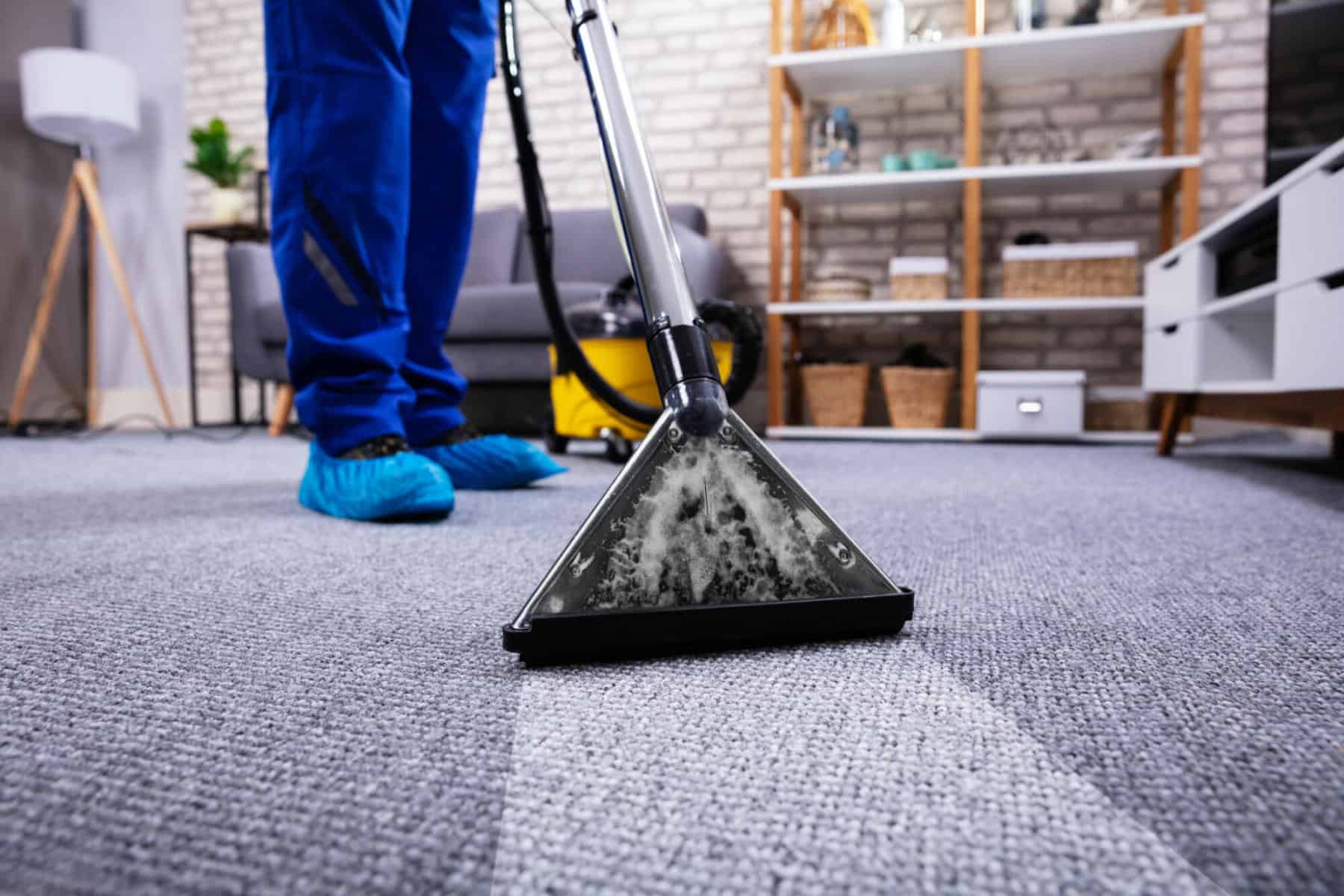 Cleaning tool